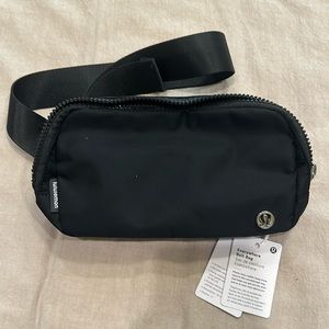 Lululemon everywhere belt bag